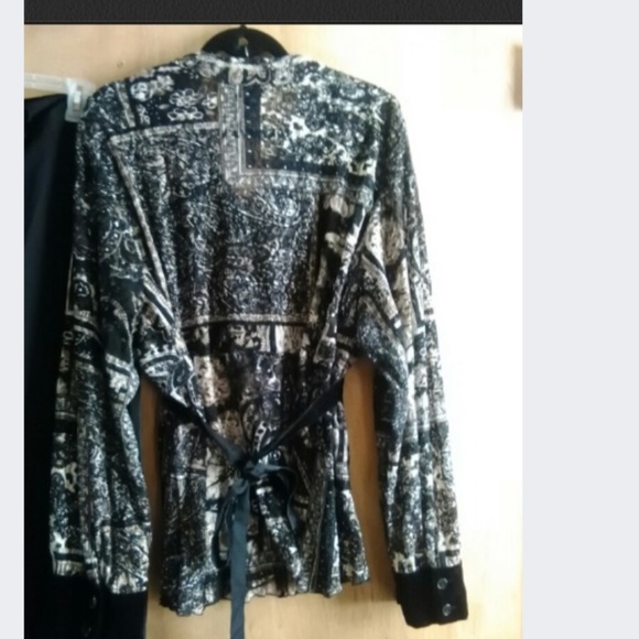 Lane Bryant blouse and cato's Capri - Picture 2 of 5